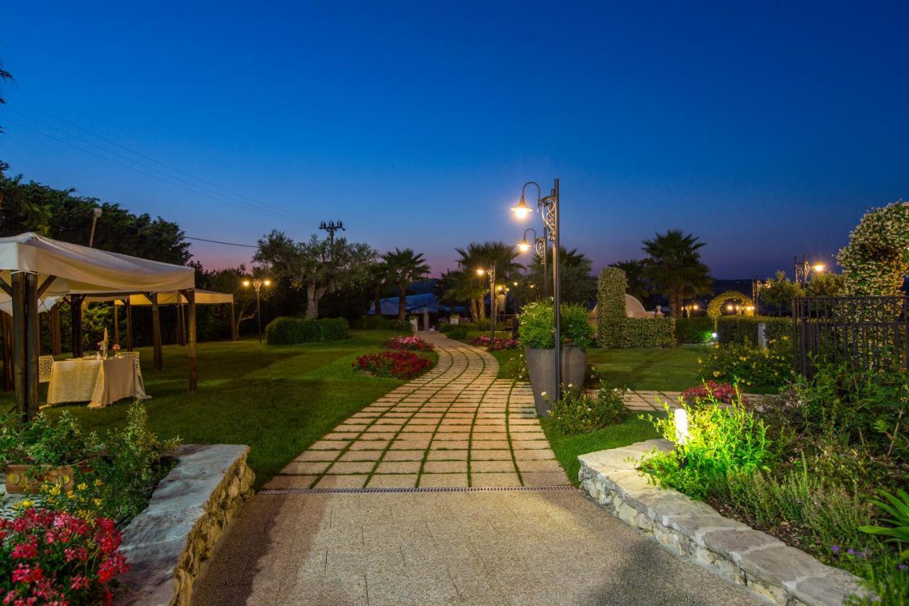 Il Parco Dei Poeti B&B Cellino Attanasio Exterior photo